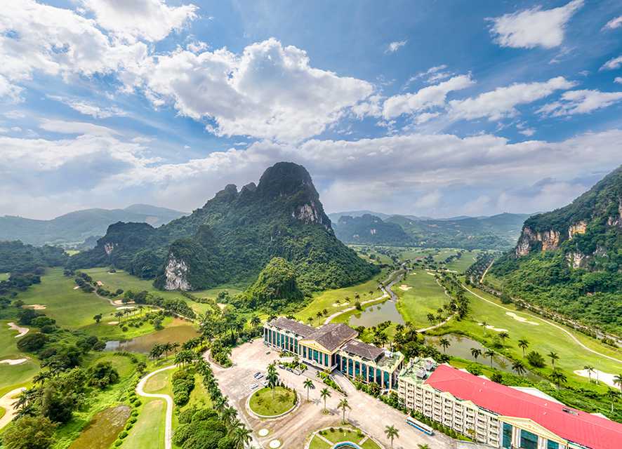 Tại sân golf có nhiều dịch vụ tiện ích hiện đại hàng đầu