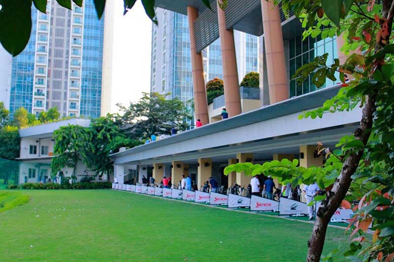 Sân tập chia thành từng làn tập riêng với đầy đủ tiện ích Sân tập chia thành từng làn tập riêng với đầy đủ tiện ích