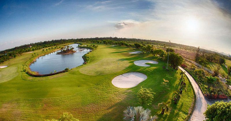 Vị trí địa lý thuận lợi là một trong những ưu điểm hàng đầu của sân golf