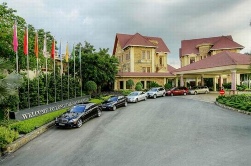 Sân có nhiều tiện ích cao cấp Sân có nhiều tiện ích cao cấp