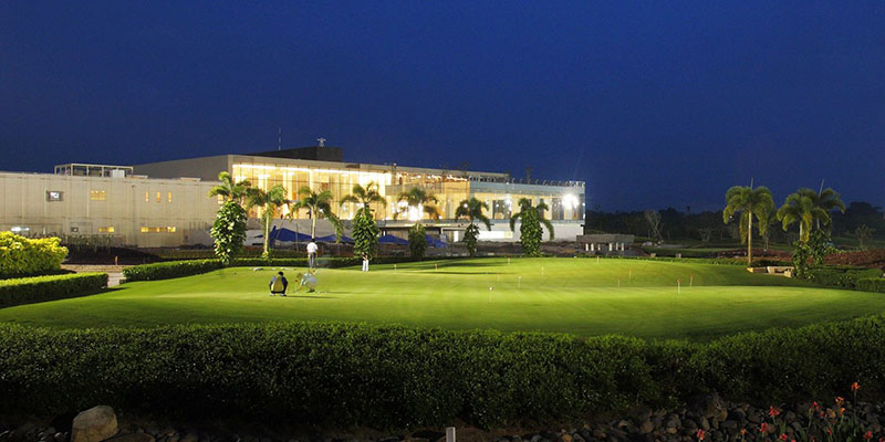 Nhà câu lạc bộ có thiết kế hiện đại theo phong cách châu Âu