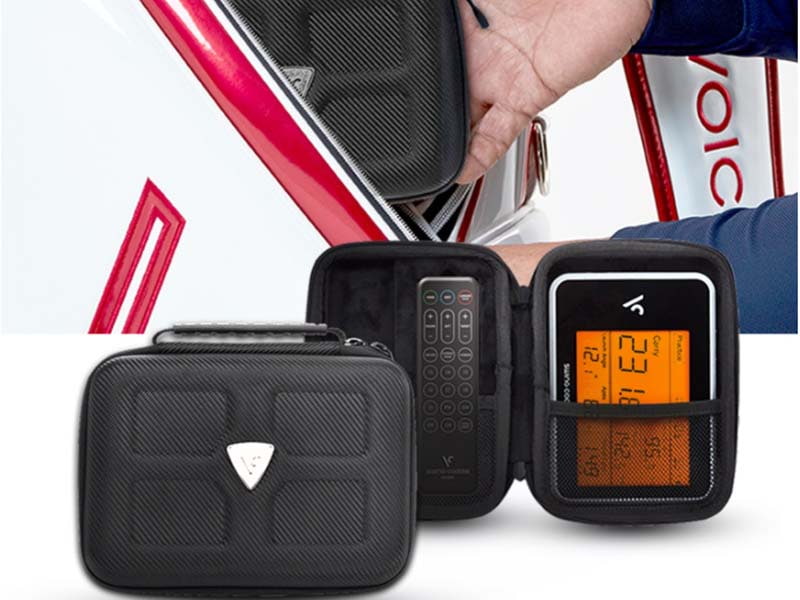Máy đo tốc độ swing golf Voice Caddie SC300 được bán kèm điều khiển từ xa, bộ sạc và túi bọc
