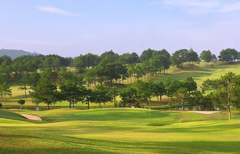 Khung cảnh sân golf đẹp, gây ấn tượng với mọi golf thủ