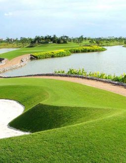 Sân Vân Trì có phong cảnh sơn thủy hữu tình