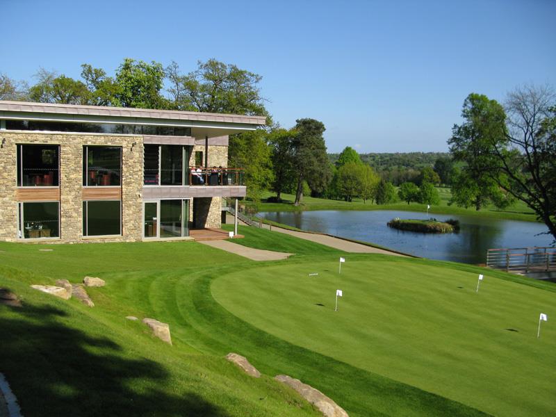 Golfer có thể đặt sân mini ở nhiều vị trí khác nhau