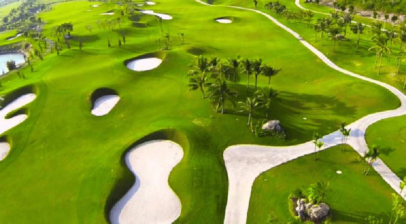 Sân golf tiêu chuẩn có 18 hố