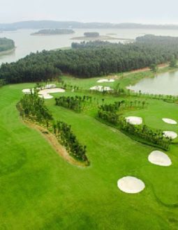 Khung cảnh thiên nhiên sân golf