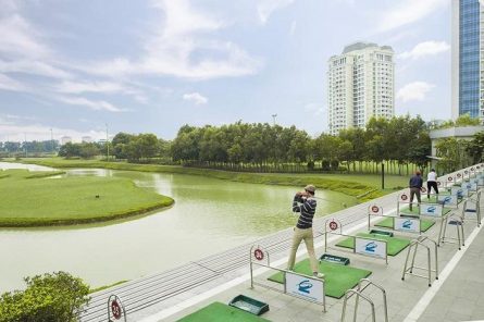 Độc đáo chơi golf giữa Hồ Tây
