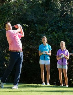 Fly golf là thuật ngữ dùng để chỉ một nhóm golfer có cùng trình độ