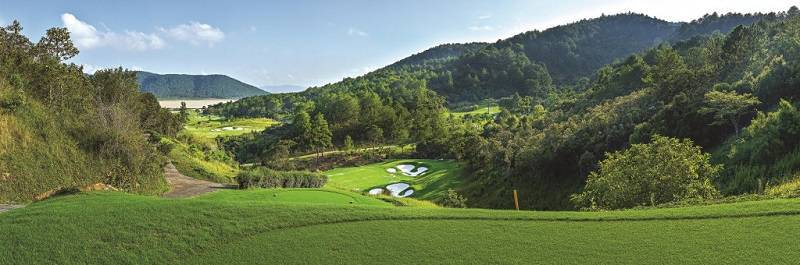 Địa hình độc đáo, thách thức mọi golfer