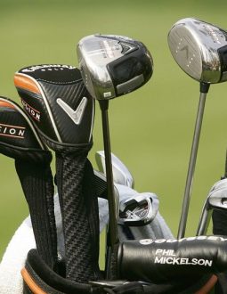 Xếp gậy vào túi gậy xách tay