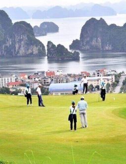 Sân golf Móng Cái có mức giá booking khá phải chăng