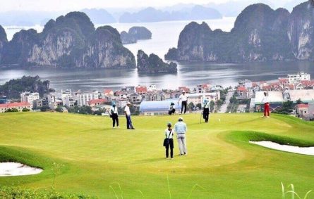 Sân golf Móng Cái có mức giá booking khá phải chăng