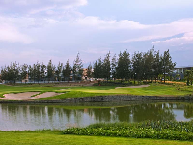 Sân golf Montgomerie Links có thiết kế ấn tượng