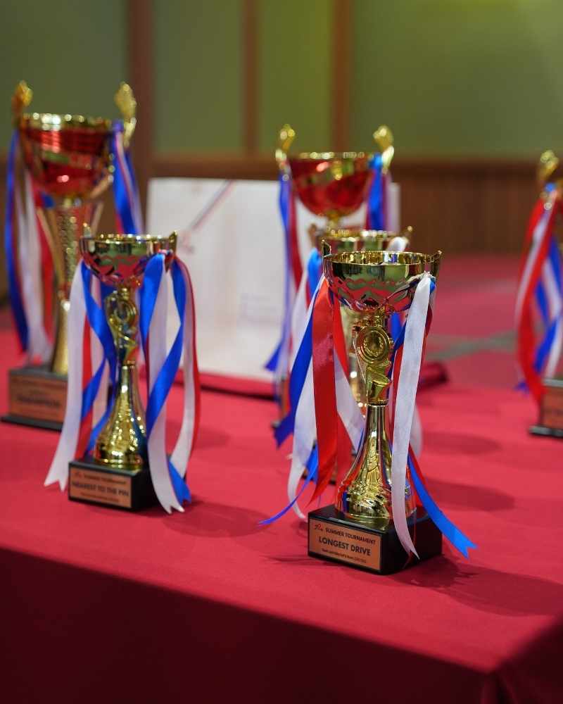 Cúp lưu niệm của giải đấu