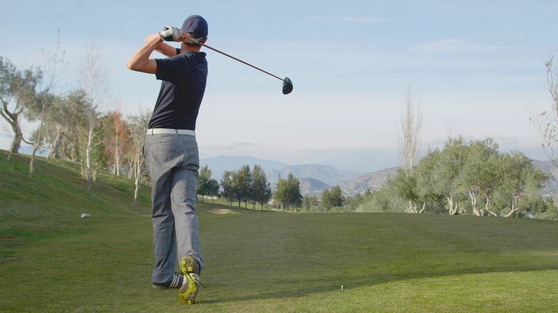 Giá sân golf thay đổi dựa vào thiết kế, loại sân, các dịch vụ đi kèm