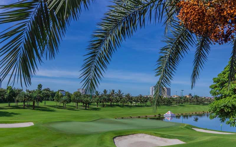 Sân golf mang phong cảnh thiên nhiên đẹp và thơ mộng