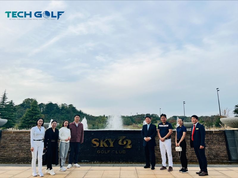Techgolf tham quan sân golf Sky 72