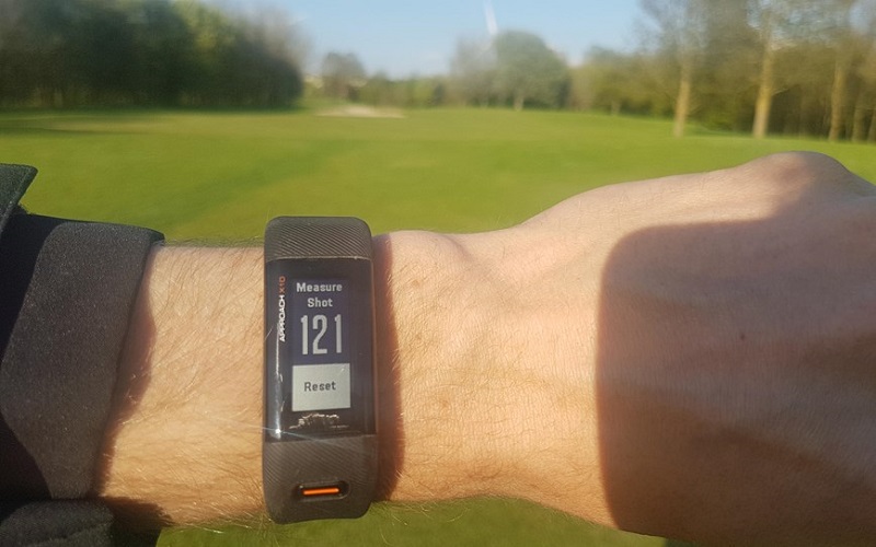 Dưới ánh nắng mặt trời, đồng hồ cũng không bị chói