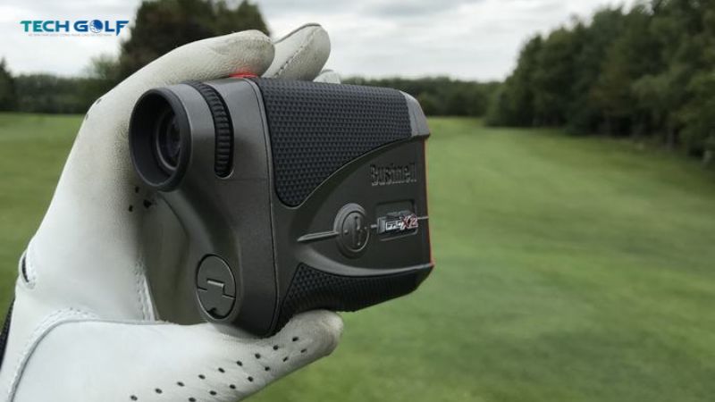 Ống nhòm golf được thiết kế để đo khoảng cách chính xác nhất