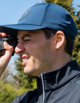 Sản phẩm được thiết kế bắt mắt giúp người dùng thể hiện đẳng cấp khi lên sân