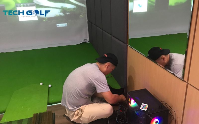 Nhân viên kỹ thuật Techgolf kiểm tra định kỳ cho khách hàng
