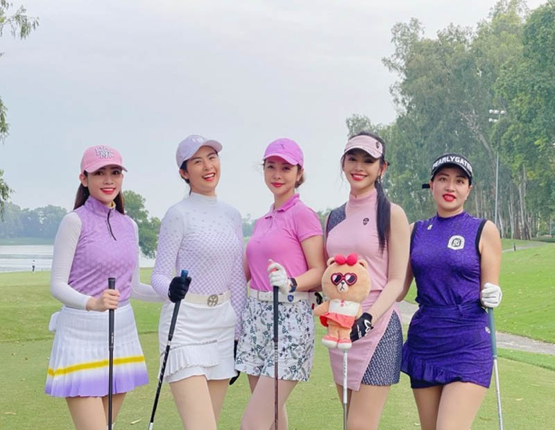 Chị em nên nữa chọn áo golf có kích cỡ phù hợp