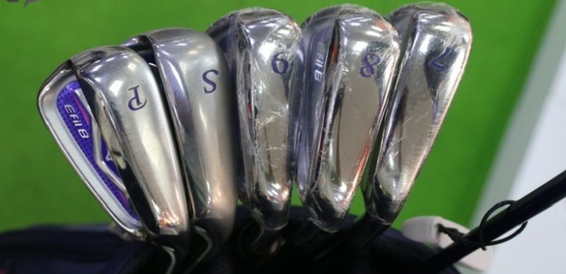 Đi kèm với bộ gậy là túi da cao cấp dùng để đựng gậy