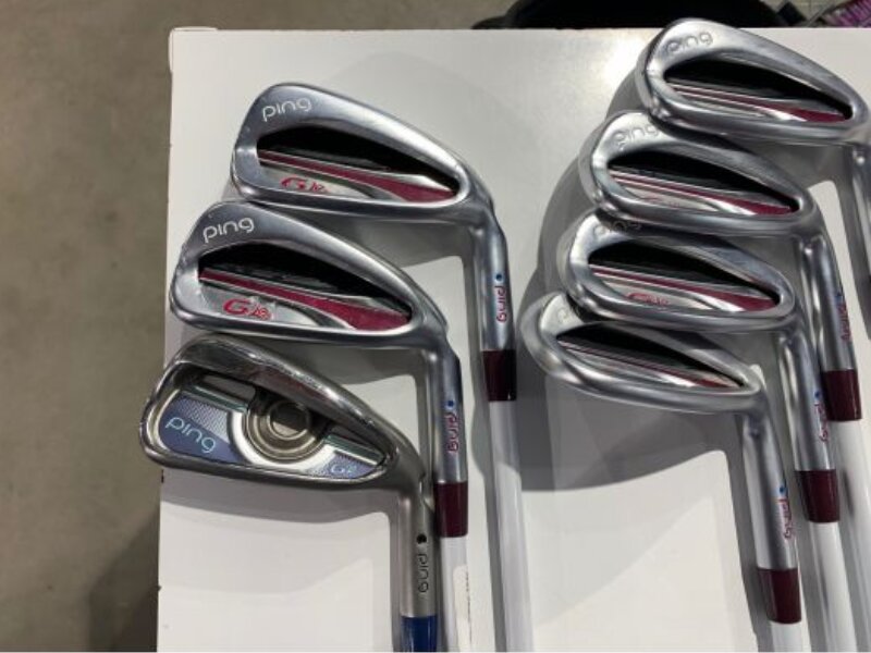 Gậy được tích hợp công nghệ mới Eye - COR nên có nhiều công năng mới lạ