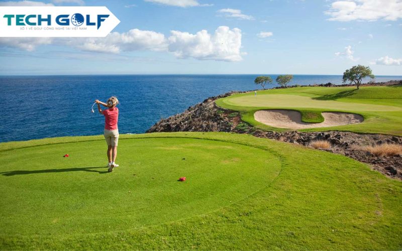 Sân cỏ thật có ưu điểm về ngoại cảnh, trong khi đó phòng golf 3d có ưu điểm về trải nghiệm sân trên thế giới