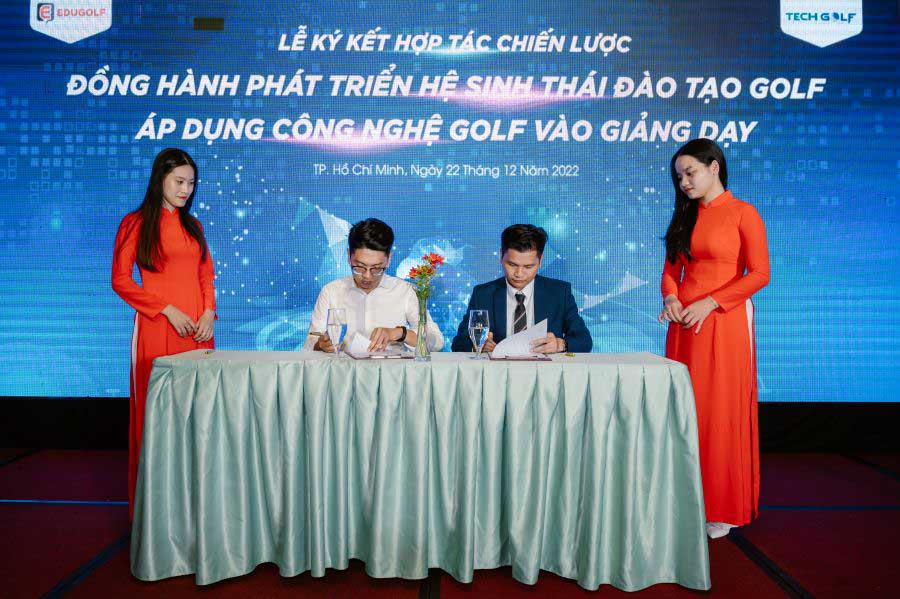 Đại diện Techgolf và Edugolf bắt tay hợp tác chiến lược