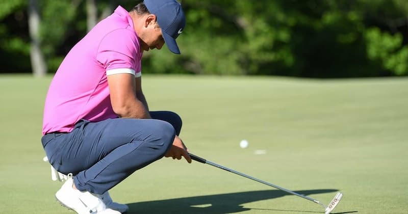 Người chơi nên xem xét lựa chọn góc đánh phù hợp để bóng golf có thể vượt qua các vật cản dễ dàng