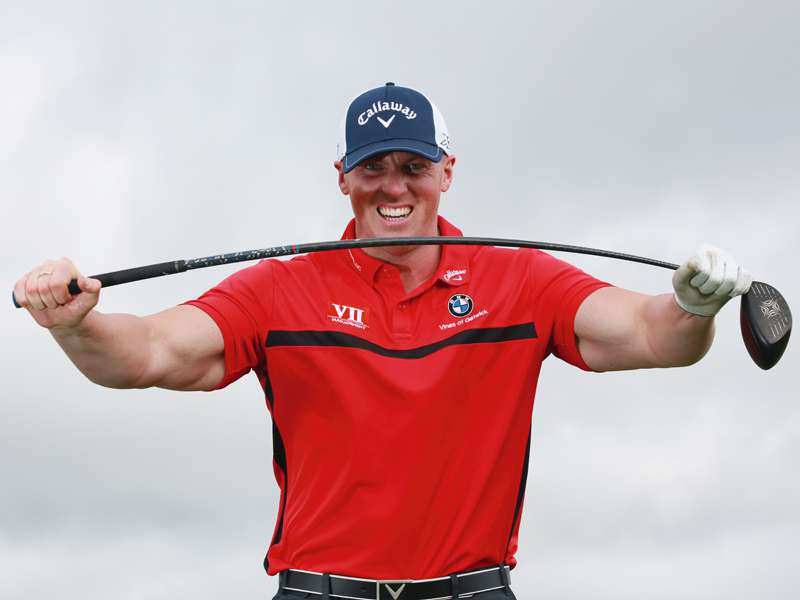 Tay golf người Anh Joe Miller là người thực hiện cú đánh driver bay xa nhất thế giới