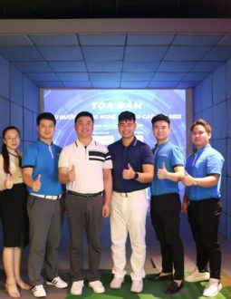 Techgolf và đại diện Okongolf trong buổi Tọa đàm Xu hướng golf công nghệ 2023