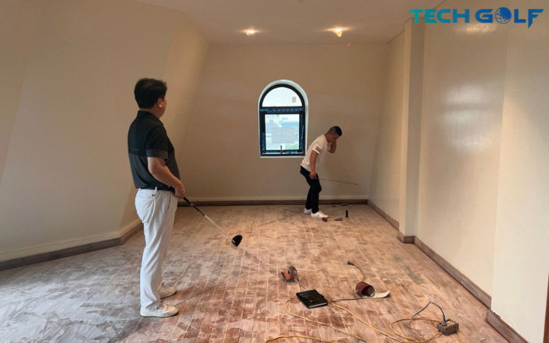 Chuyên gia Lee Jung Hyun đo khoảng cách lắp đặt phòng golf 3D