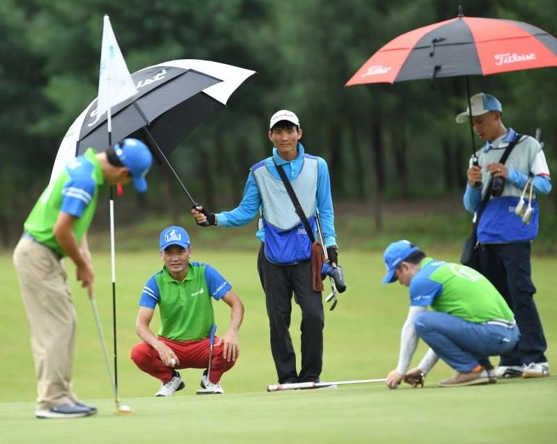 Ô golf cũng là một trong những phụ kiện cần thiết mà golfer nên có