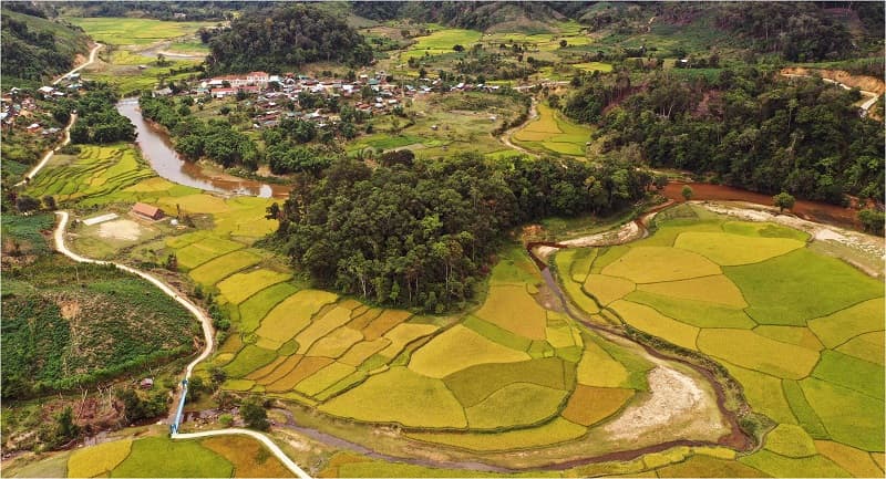 Sân golf nằm tại khu du lịch thị Trấn Măng Đen