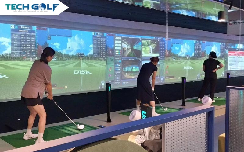 Các golfer thường xuyên luyện tập tại hệ thống phòng golf 3D