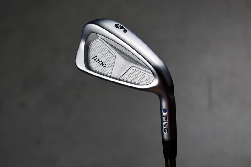 Golfer có thể lựa chọn cây gậy golf sắt phù hợp cho từng cú đánh bóng