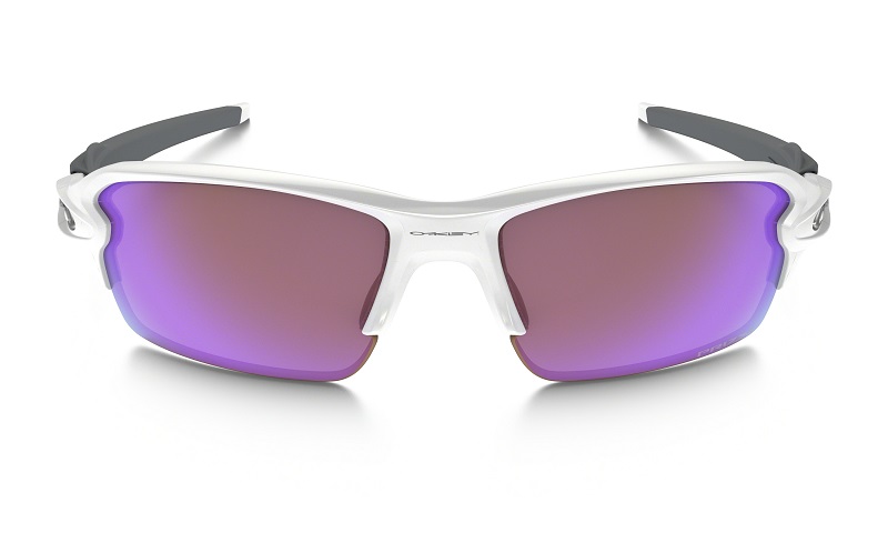 Golfer nên lựa chọn gọng kính được làm từ chất liệu cao cấp, tạo sự thoải mái khi đeo