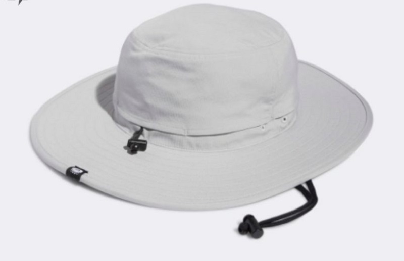 Sản phẩm được thiết kế vành rộng, giúp bảo vệ hiệu quả da mặt và cổ của golfer