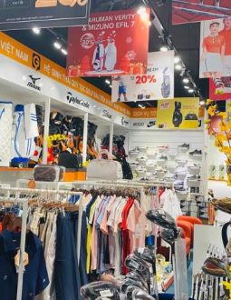 Mua quần áo golf ở đâu là vấn đề được nhiều golfer quan tâm