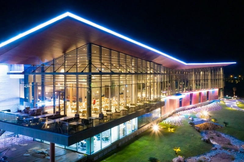 Sân golf với nhiều dịch vụ tiện ích hấp dẫn khác