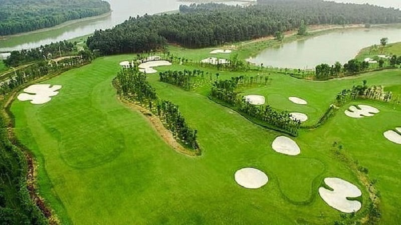 Sân golf được thiết kế với 36 lỗ tiêu chuẩn, ấn tượng