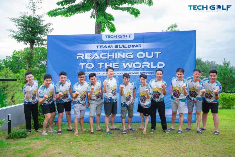 Đội nam với đầy quyết tâm chiến thắng các trò chơi trong teambuilding kỷ niệm sinh nhật 7 năm Techgolf