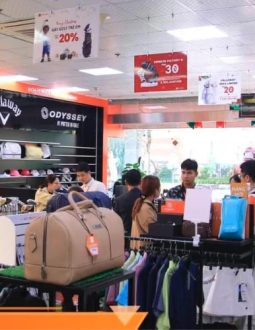 Rất nhiều khách hàng đến tham quan và mua sắm nhân dịp ưu đãi sâu mừng sinh nhật Techgolf 7 tuổi