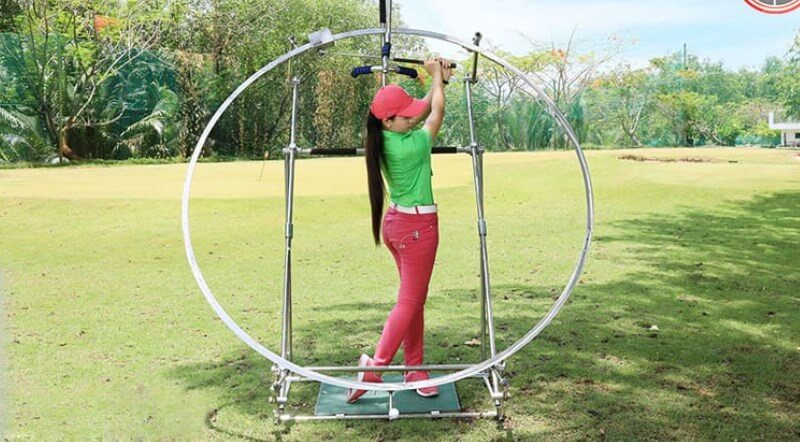Khung hỗ trợ tập swing golf là dụng cụ quan trọng mà golfer không nên bỏ qua