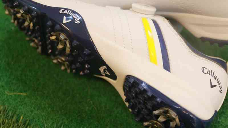 Nên chọn giày chơi golf từ thương hiệu Callaway chống thấm nước cao