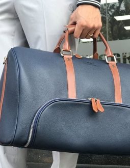Trọng lượng cũng là một trong những yếu tố quan trọng khi chọn túi xách tay chơi golf