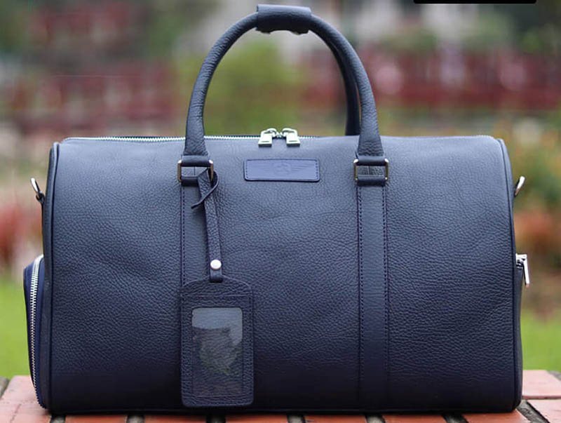 Chức năng của túi xách golf là đựng phụ kiện và quần áo golf